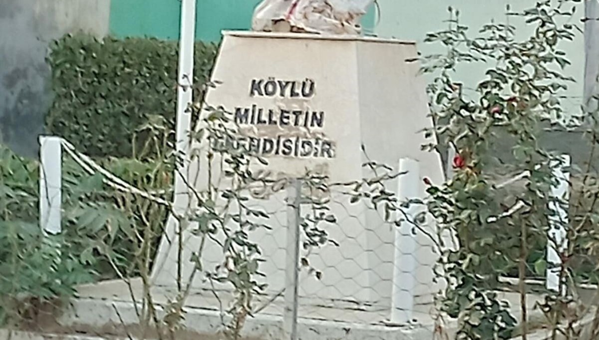 İzmir'de Atatürk büstlerine saldırı