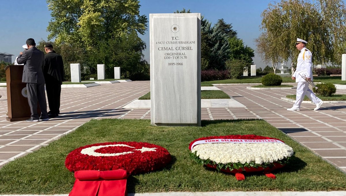 Cemal Gürsel, mezarı başında anıldı