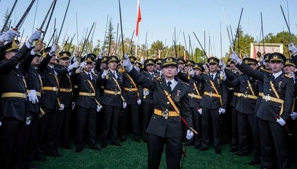 Kılıçlı yemin soruşturmasında teğmenlere tebligat gitti