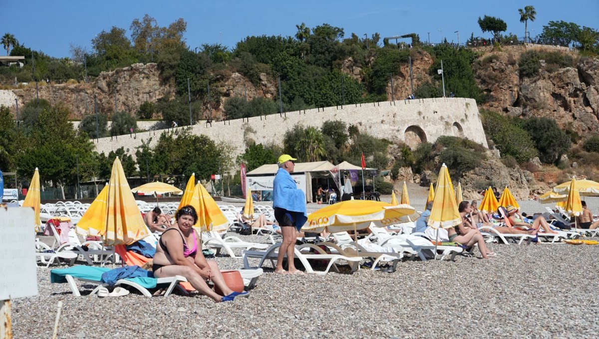 Antalya'nın sabahı kış, öğleni yaz oldu: Tatilciler neye uğradığını şaşırdı