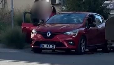 Arnavutköy'de eli satırlı kadın otomobile zarar verdi