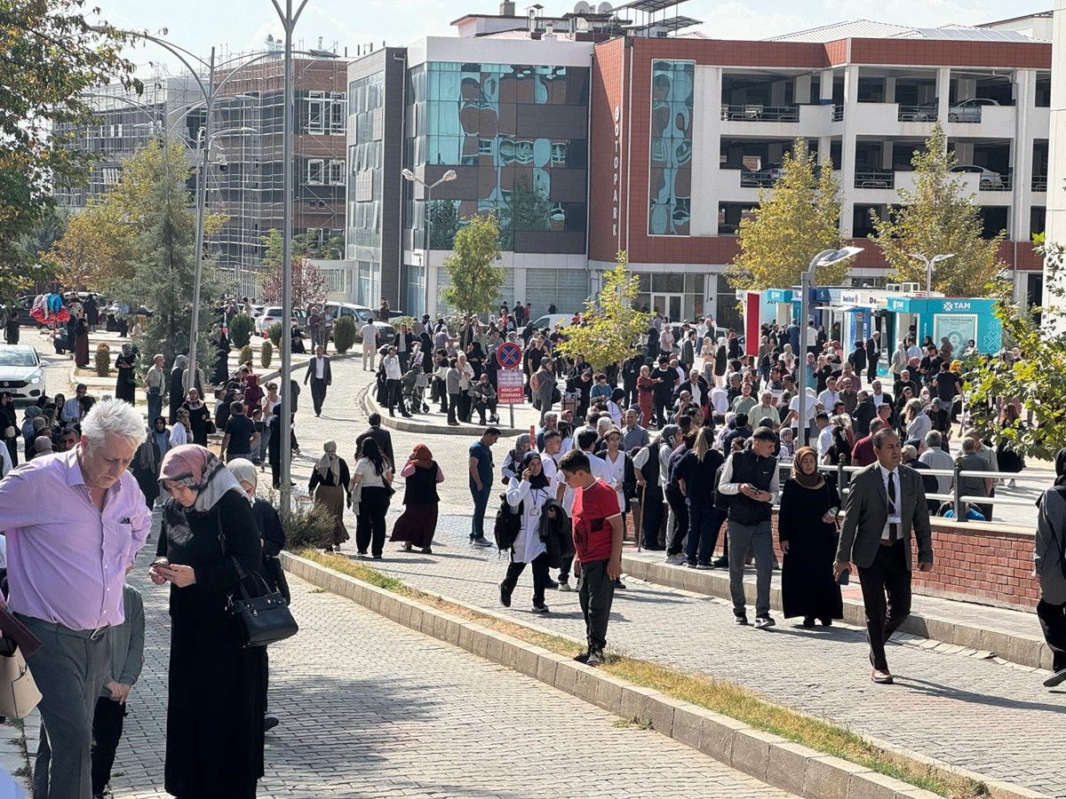 Deprem, birçok ilden hissedildi.