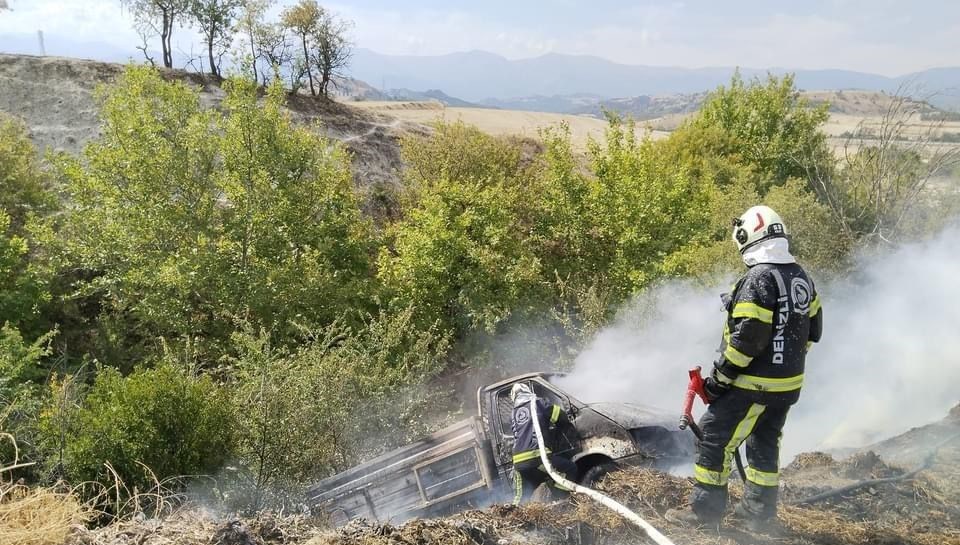 Şarampole devrilen kamyonet yangına neden oldu