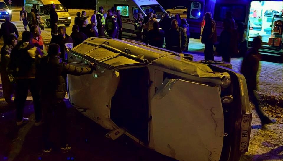 Aileyi trafik kazası ayırdı: 1 ölü, 2 yaralı