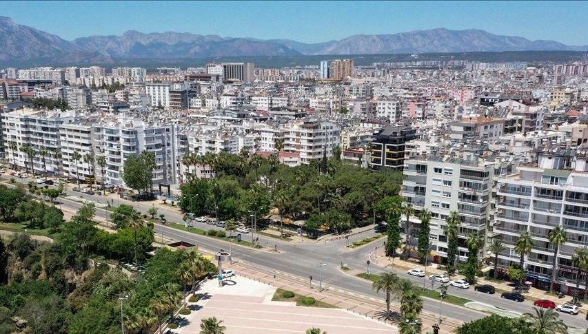 Yabancılara satılan her üç konuttan ikisi Antalya ve İstanbul'dan