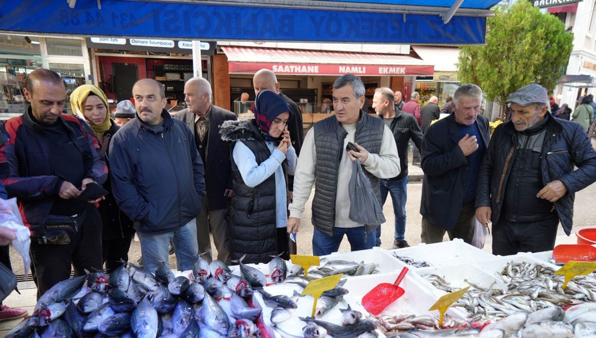 Fırtına dindi, balık tezgahları şenlendi