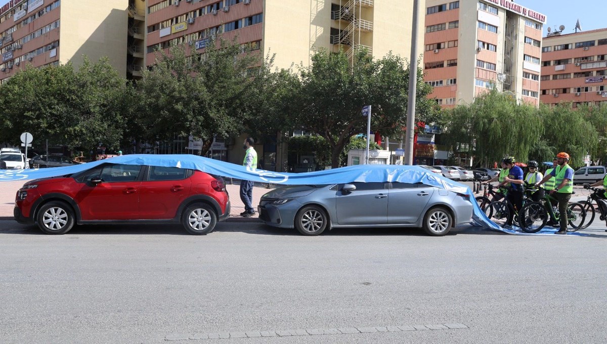 Bisiklet yolunu kapatanlara brandalı tepki