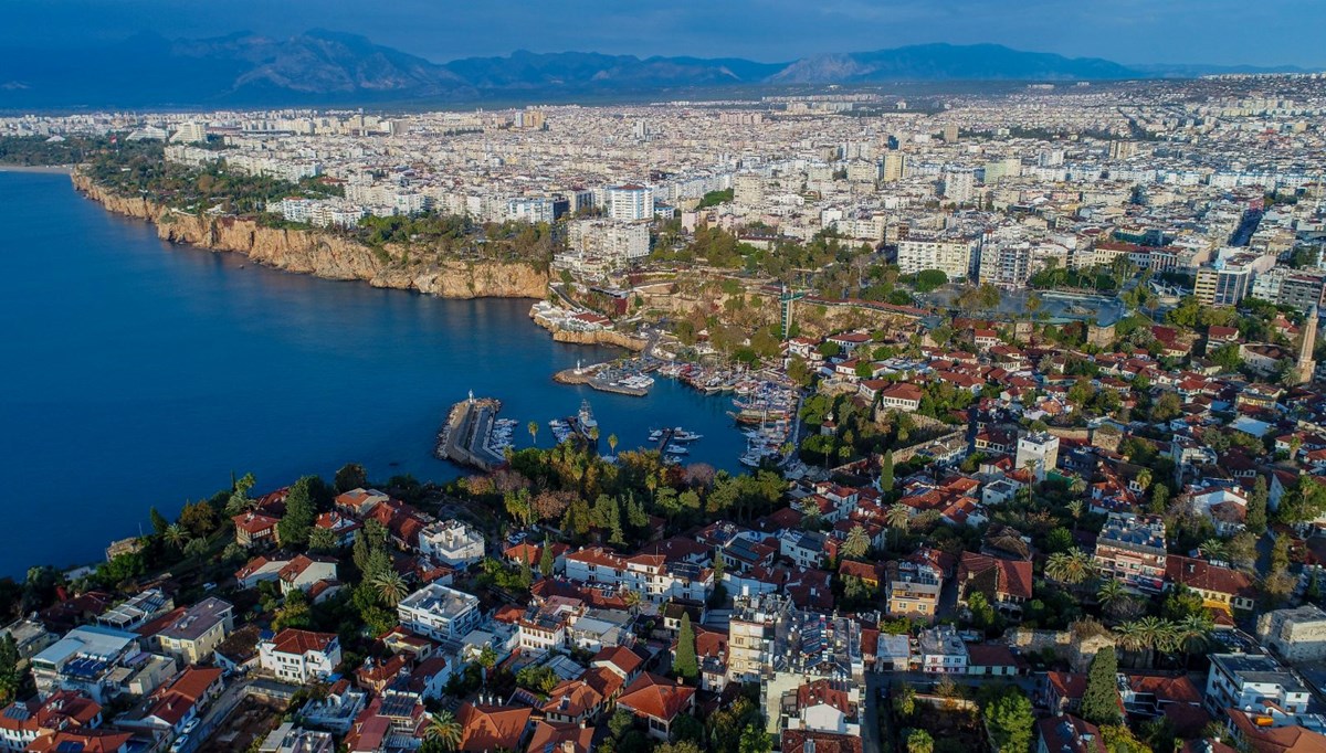 Konut satışlarında yüzde 40 düşüş: 3 yabancıdan biri Antalya'yı seçti