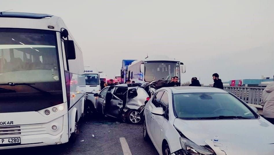 Yalova'da 5 araçlı zincirleme kaza: 4 yaralı