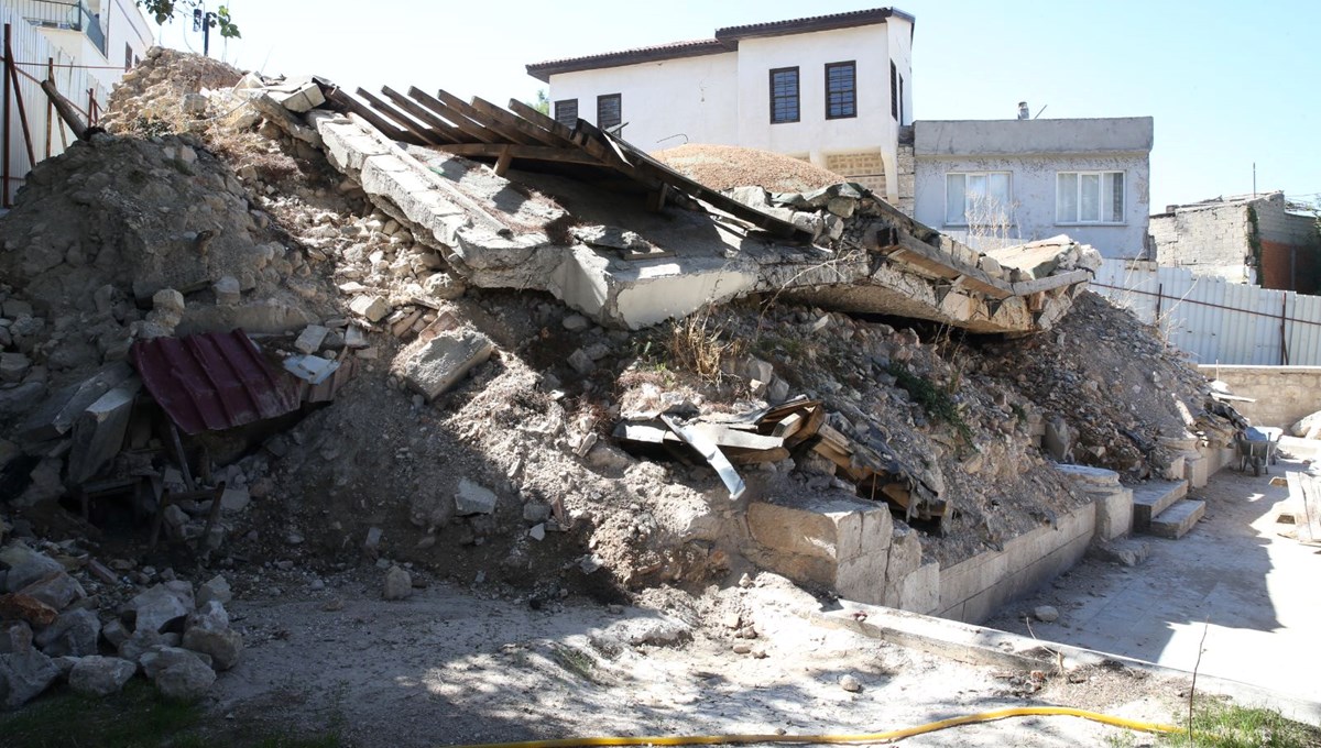 103 yıllık top mermisi enkazdan çıkarıldı