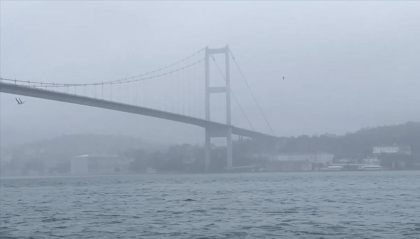 İstanbul'da yoğun sis: Boğazda gemi trafiği askıya alındı