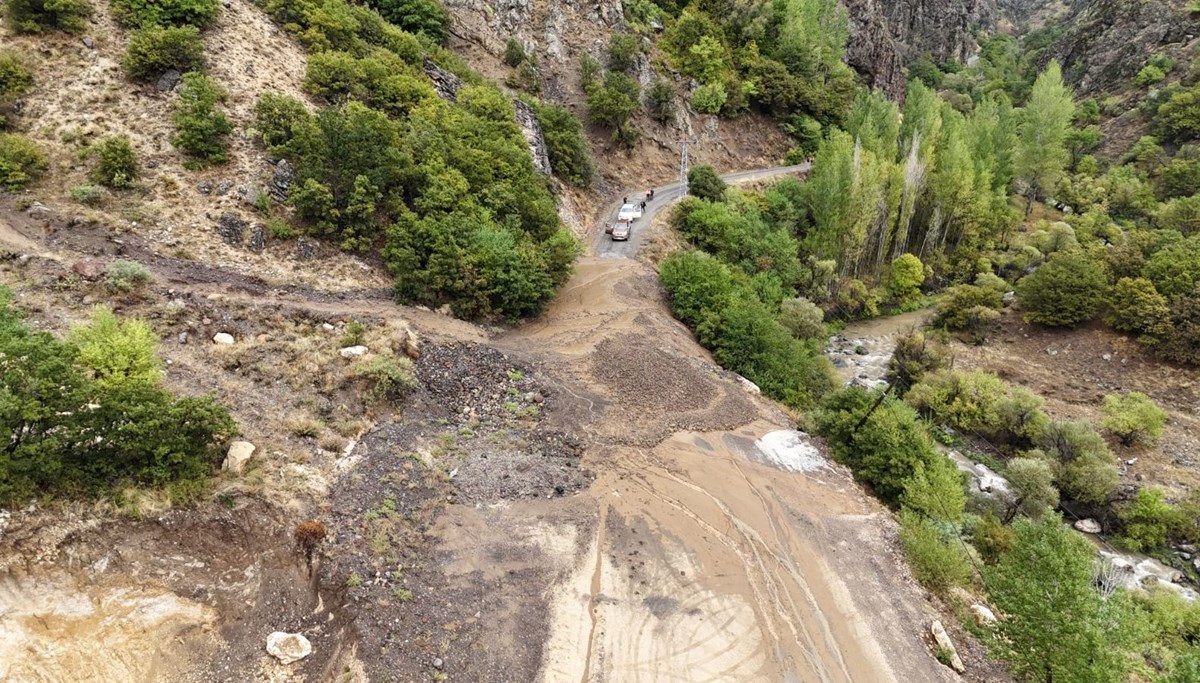 Tunceli’de sağanak yağış heyelana neden oldu