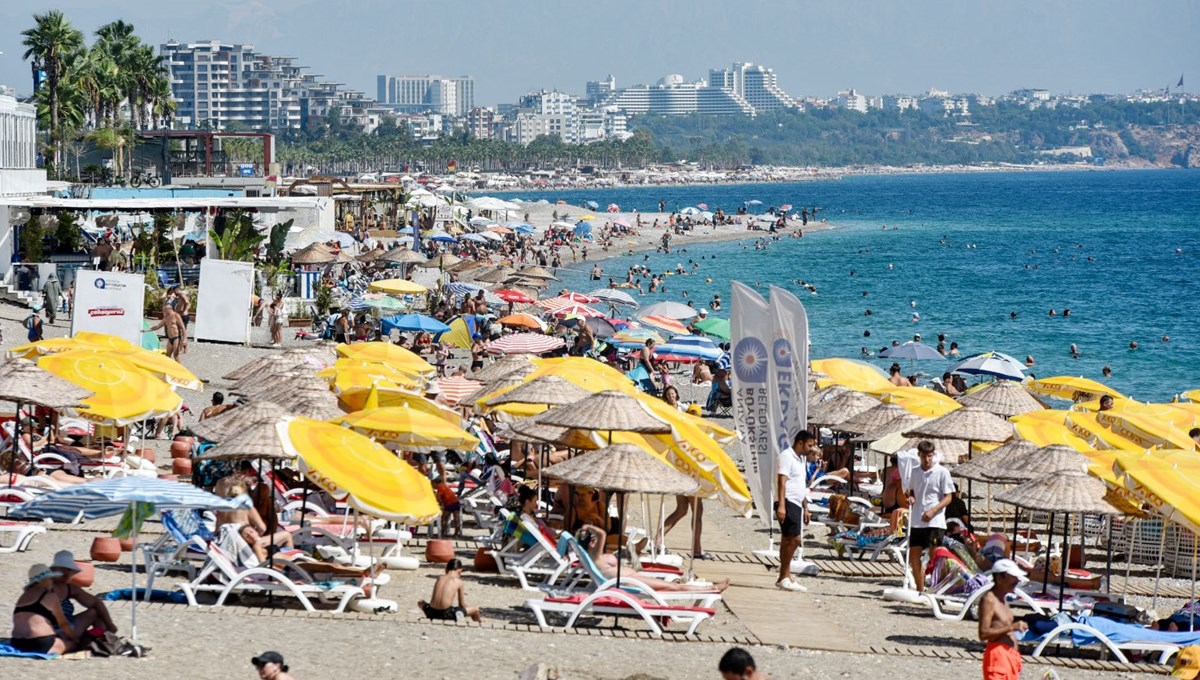 Eylülün son haftasında Antalya sahillerinde yoğunluk